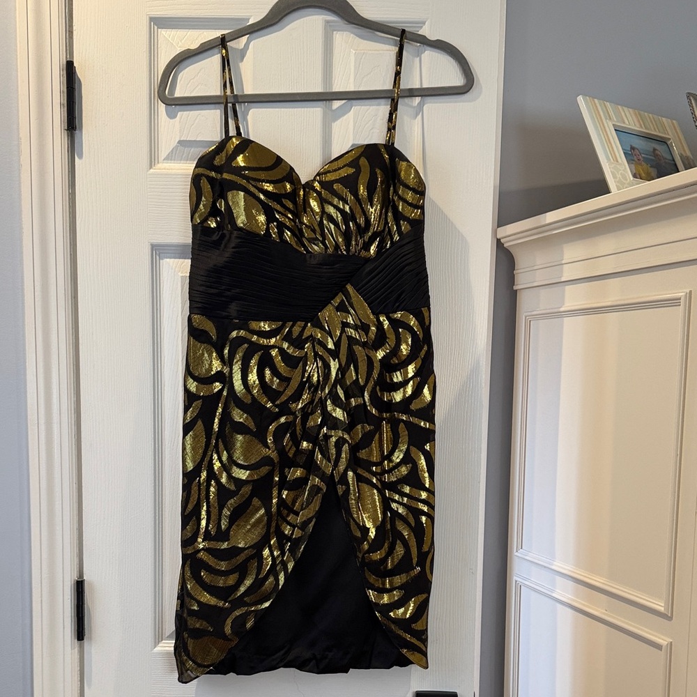 Elegant Black and Gold Women's SZ 10 AIDAN MATTOX Dress